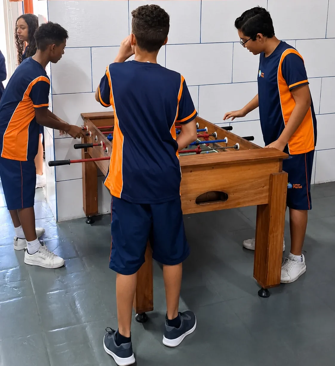 Estudantes do Colégio Perini em momento de convivência na escola